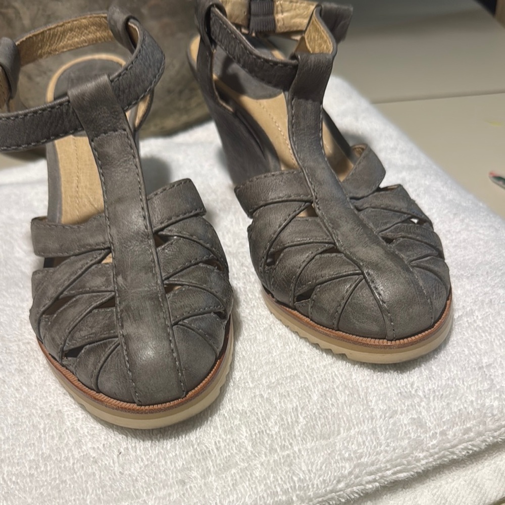 Women Frye fisherman wedged sandals